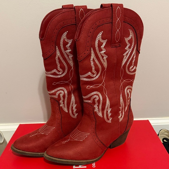 True Craft Red Heeled Boots - Picture 1 of 1